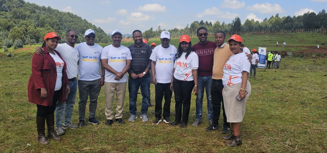የኢንፊኒቲ አመራሮች እና ሠራተኞች የተሣተፉበት የኢትዮጵያ ኀብረት ስራ ኮሚሽን ያዘጋጀው "ተስፋን እንትከል" የችግኝ ተከላ መርህ ግብር ተካሄደ።